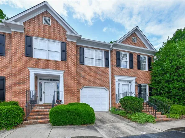 2 Park Village Ct, Greensboro, NC 27455