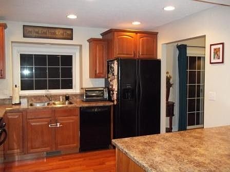 4th image of 977 Ashton Pl