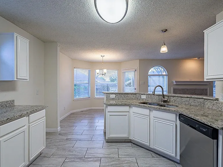 1408 Belaire Dr — Photo 25