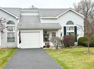 3316 Greenwich Ln, Island Lake, IL 60042