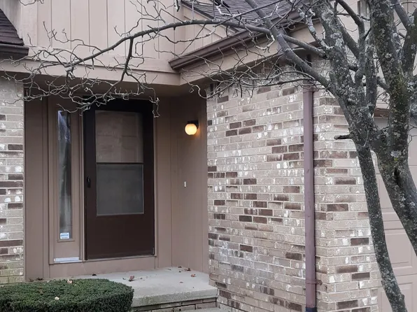 2266 Heritage Pointe Dr, Sterling Heights, MI 48314