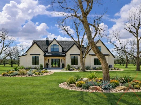 1637 Earhart Dr, Granbury, TX 76049