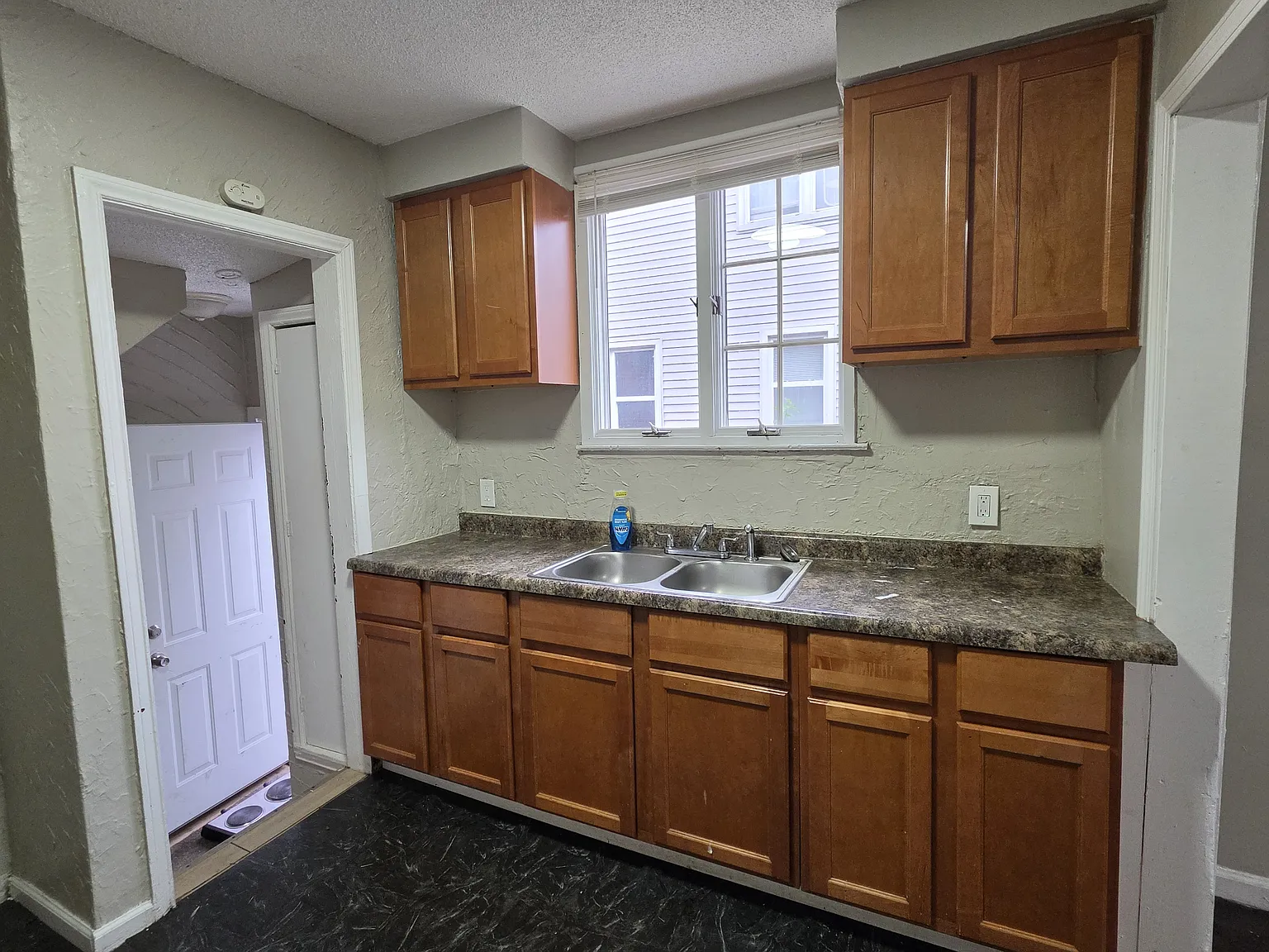 3 bed, 1083 sqft, $1,500 — Photo 4