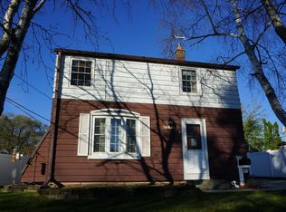 3703 S 46th St, Greenfield, WI 53220
