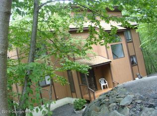 1035 Hampstead Rd, Bushkill, PA 18324