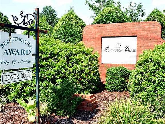 5th image of 137 Fox Hollow Dr