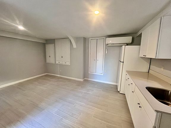 5th image of 251 Crescent Pl #1