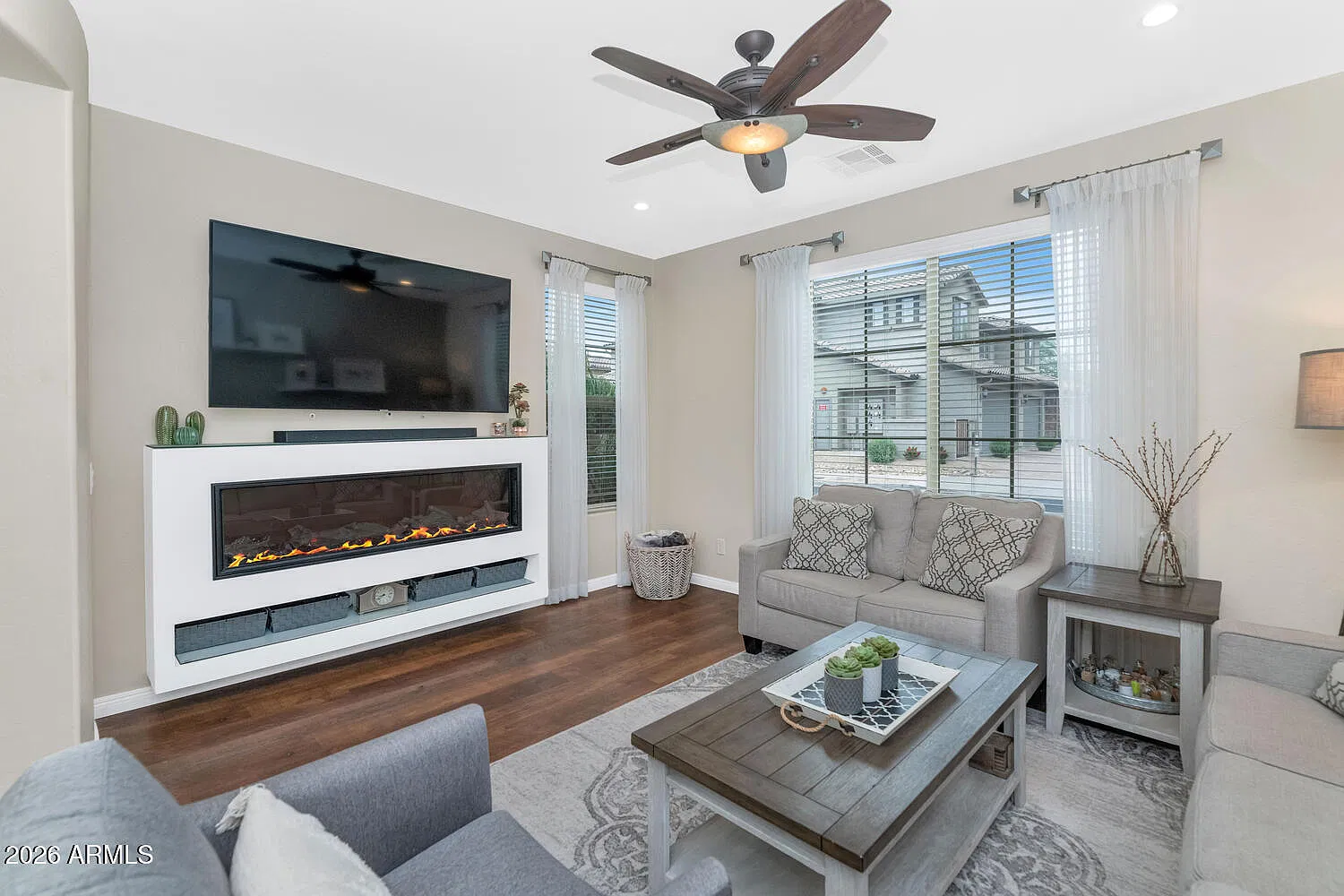 3 bed, 2.5 bath, 1941 sqft, $3,200 — Photo 4