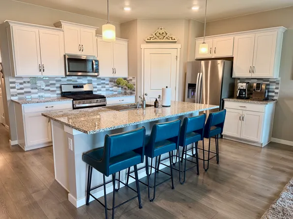 1820 Hydrangea Dr, Windsor, CO 80550