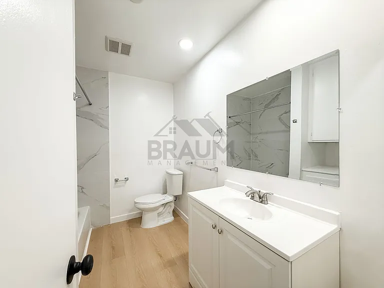 6039 Whitsett Ave — Photo 26