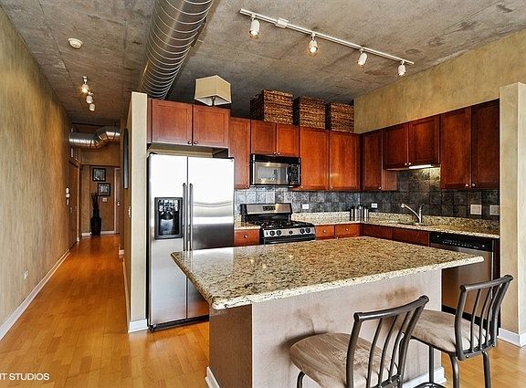 2nd image of 1000 N Kingsbury St APT 605