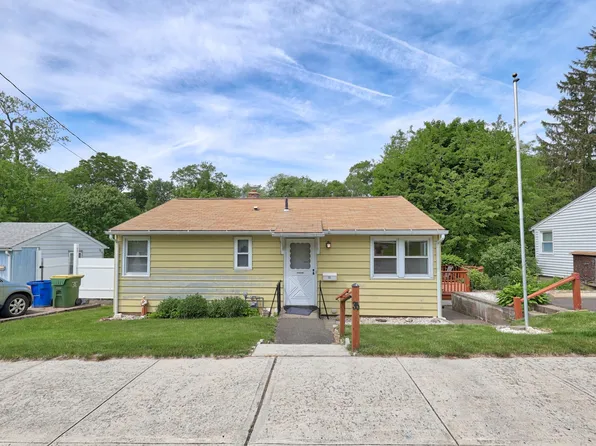 35 Brookview Avenue, Waterbury, CT 06706