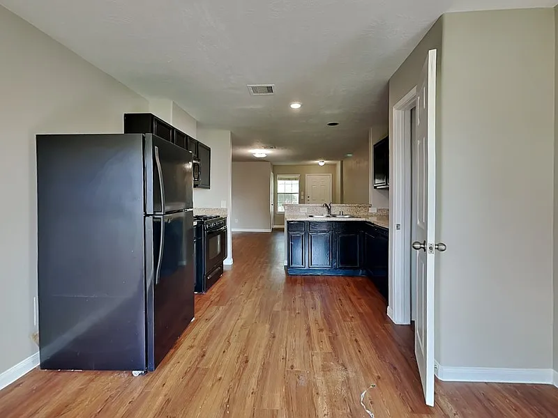 4 bed, 2.5 bath, 1917 sqft, $1,899 — Photo 4