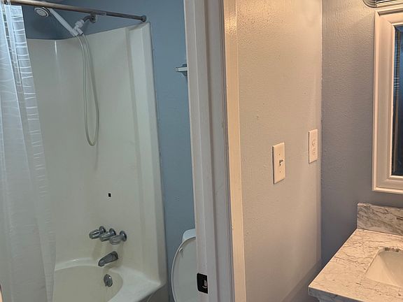 3rd image of 1100 Shoreline Dr Unit 0