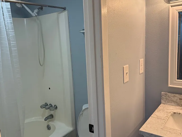 1100 Shoreline Dr #0 — Photo 3