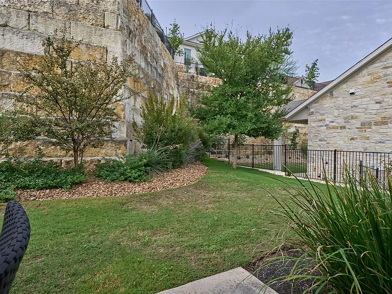 105 Beneteau Dr — Photo 15