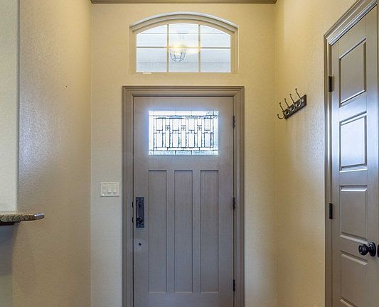 5th image of 811 Woodland Park Ave