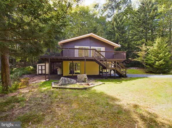 178 Marthas Ln, Pocono Lake, PA 18347
