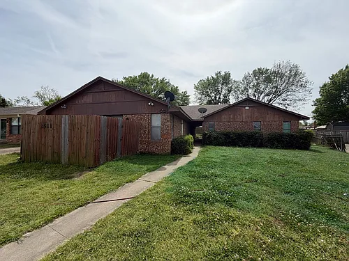 2511 Oakhurst Dr Photo 1