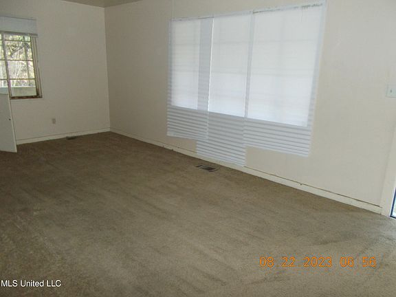 5th image of 2751 Brookwood Dr