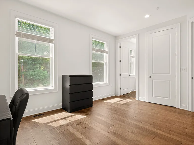 333 SE Eheart St — Photo 35