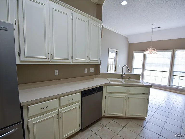 1691 Rambling Brook Ln — Photo 12