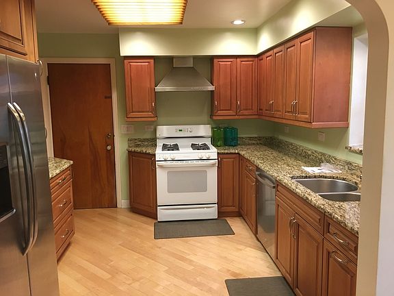 5th image of 6170 N Moody Ave #1