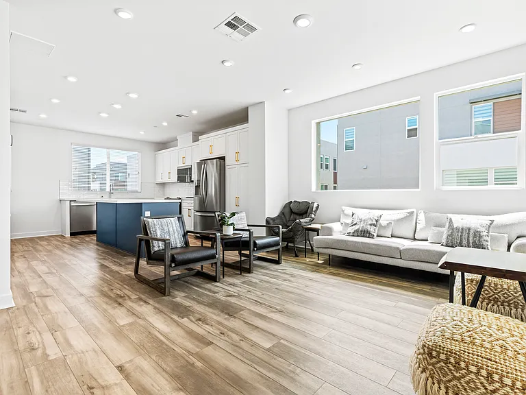 609 S Lyon St — Photo 15