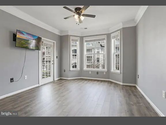 5th image of 510 Sunset View Ter SE Unit 204