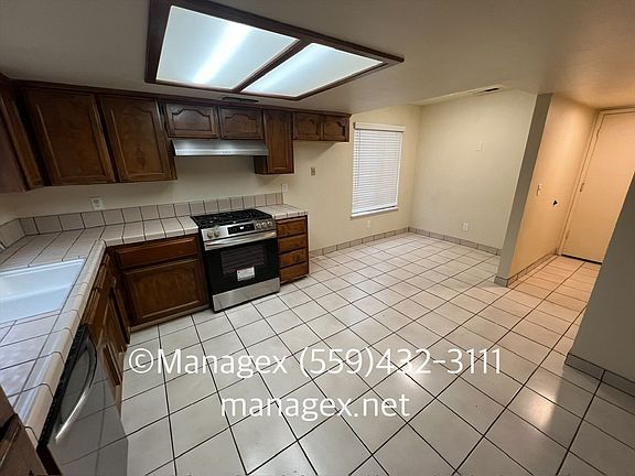 5th image of 2318 N Prospect Ave