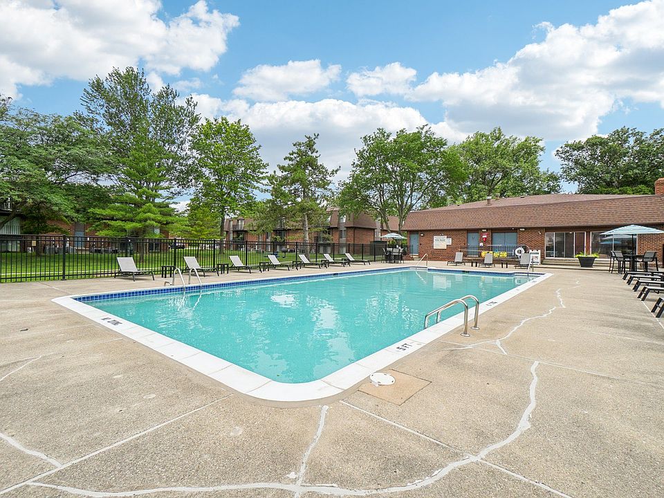Heated pool and sundeck at Drawbridge Apartments in Harrison Township, MI.