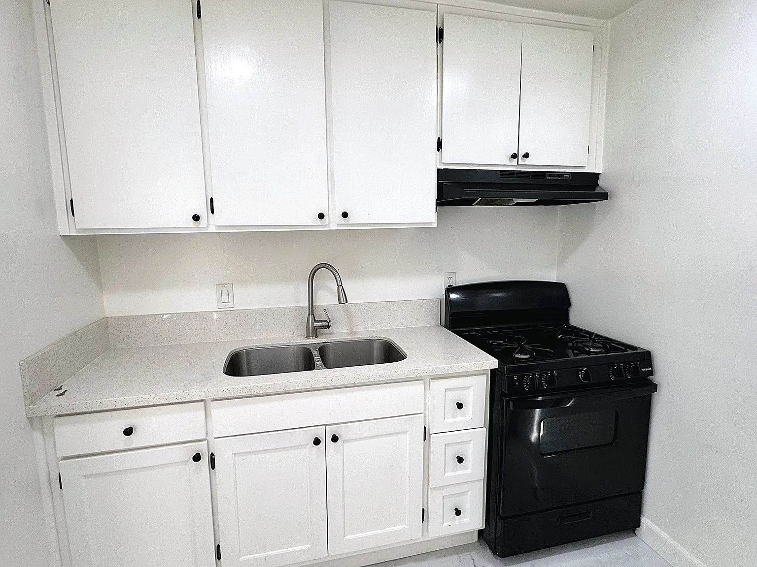 Studio, 375 sqft, $1,695 — Photo 3