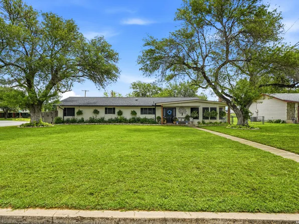 910 Oakridge, Pleasanton, TX 78064