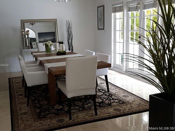 5th image of 1431 Venetia Ave