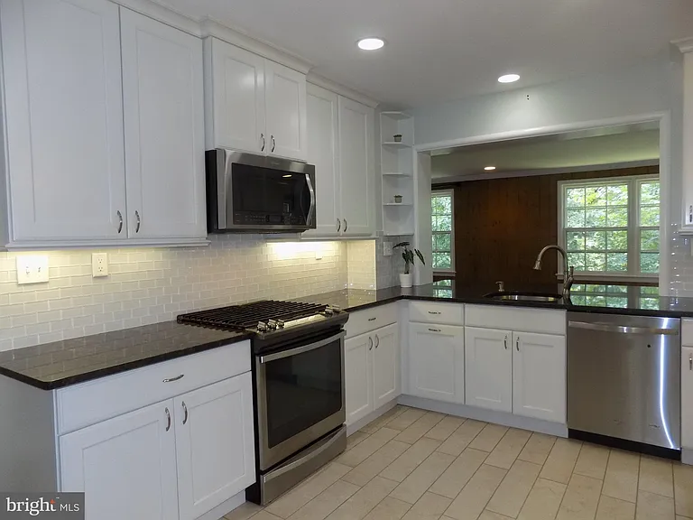 138 S Abingdon St — Photo 7