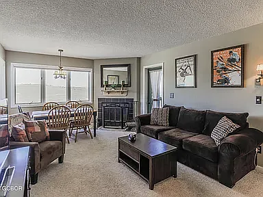 2 bed, 763 sqft, $2,350 — Photo 2