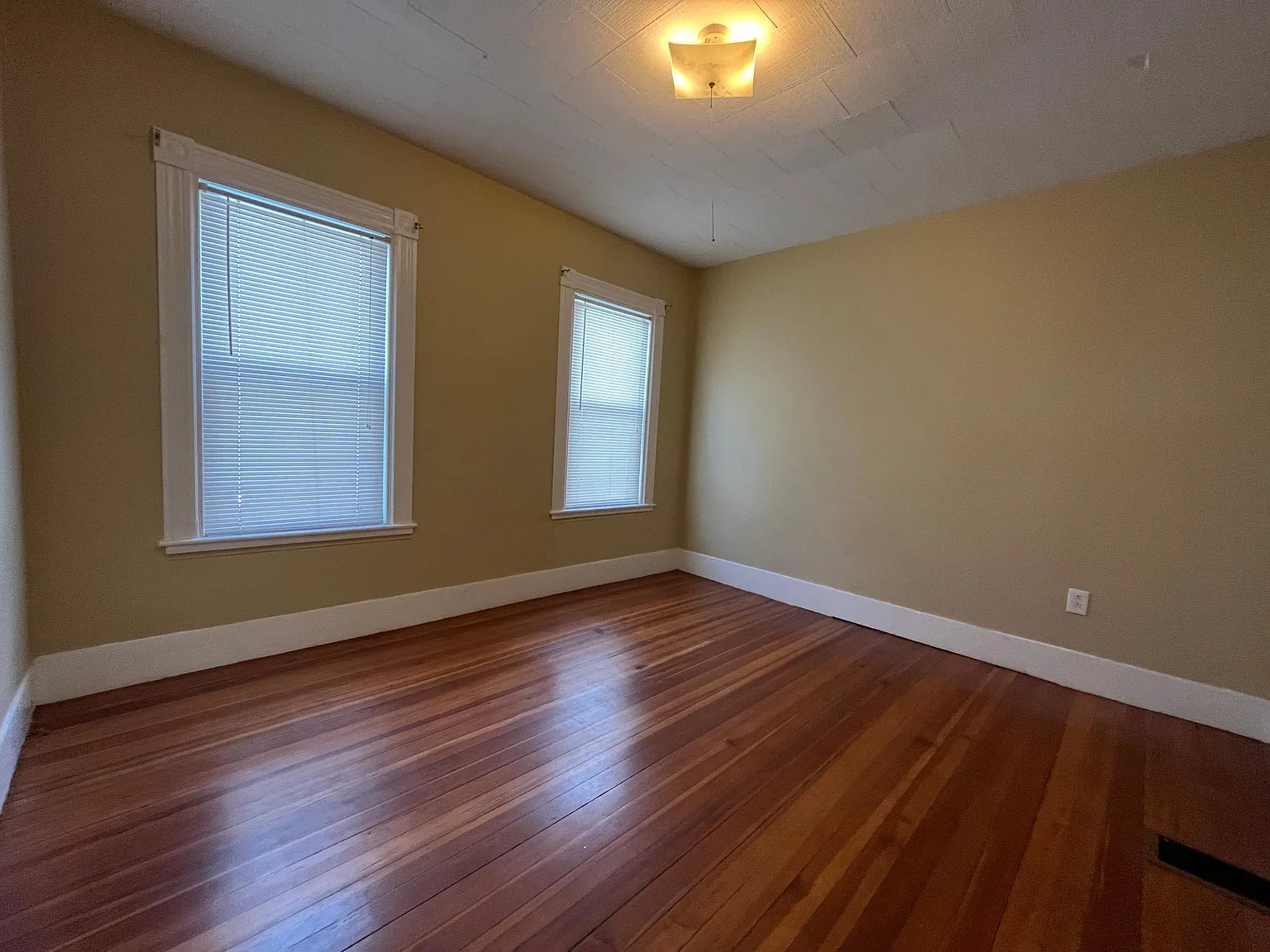 3 bed, 1000 sqft, $2,800 — Photo 4