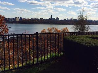100 Carlyle Dr #1J, Cliffside Park, NJ 07010