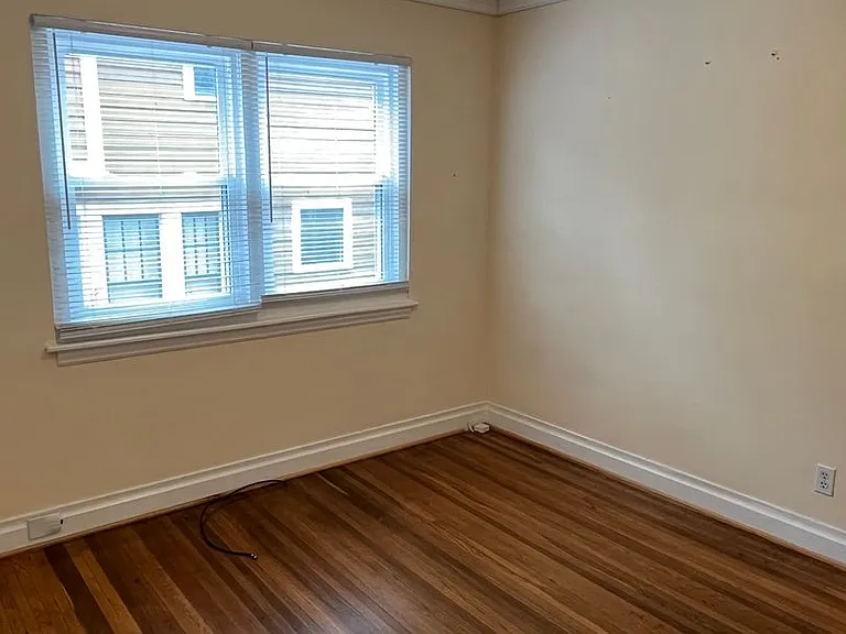 421 W Kingston Ave — Photo 8
