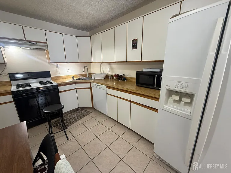 207 Darwin Ln — Photo 6