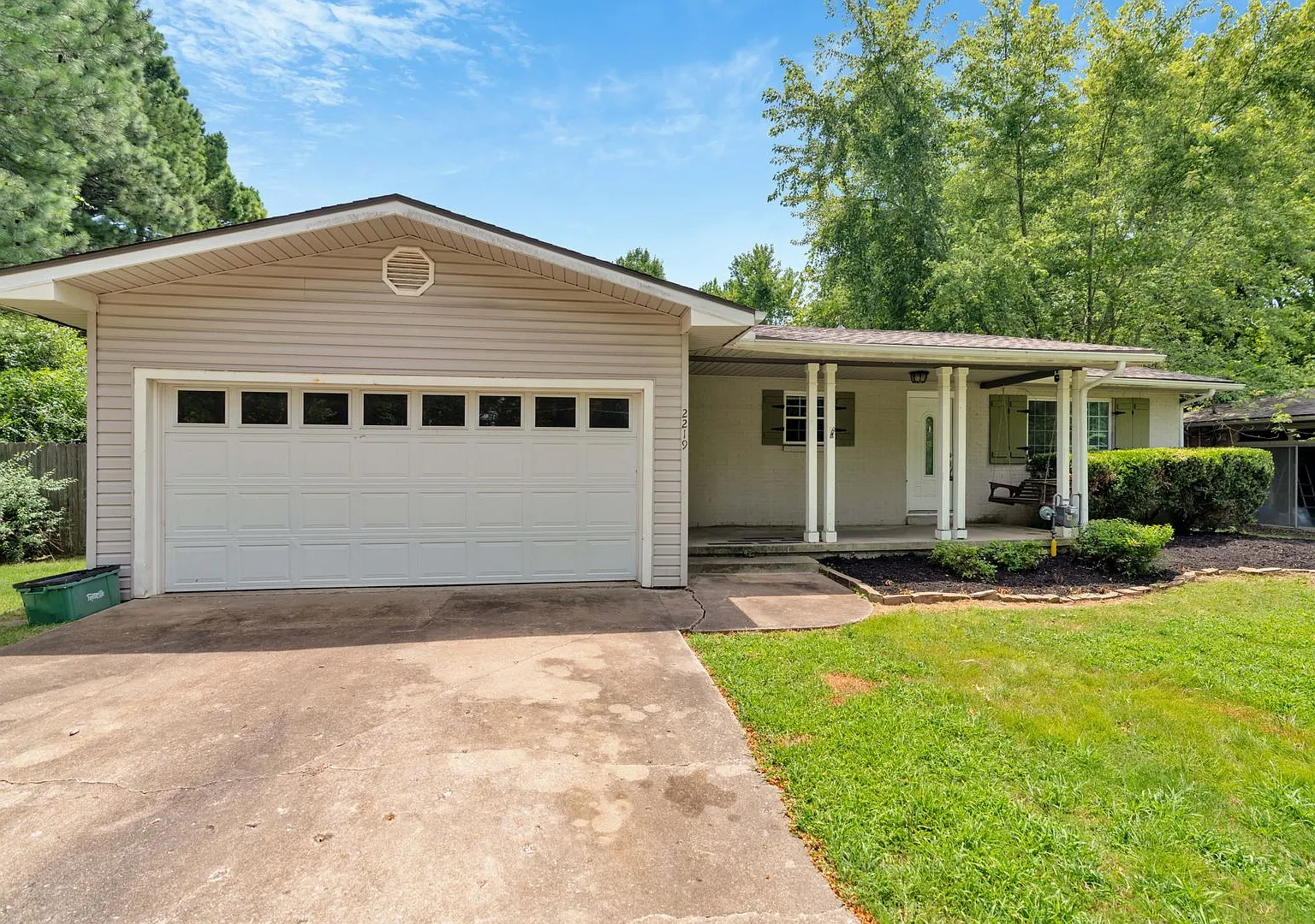 Cute 4 Bedroom 2 Bath home close to campus! — Photo 2