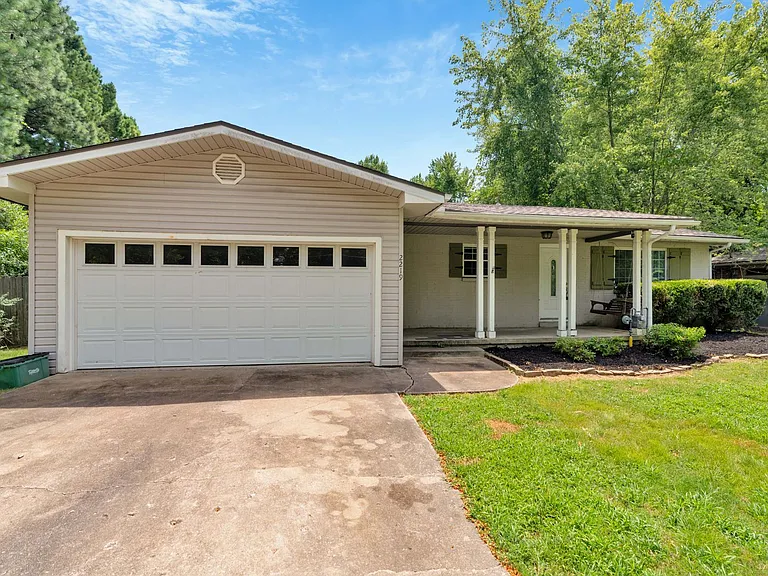2219 W Ora Dr — Photo 2
