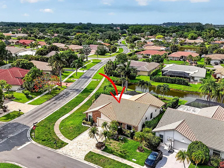 10065 Camelback Ln — Photo 40