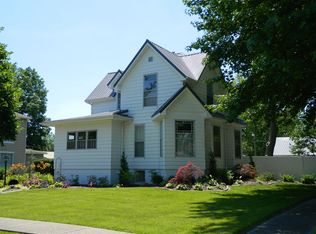 409 W Douglas St, Fairfield, IL 62837