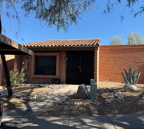 2nd image of 8638 N Little Oak Ln