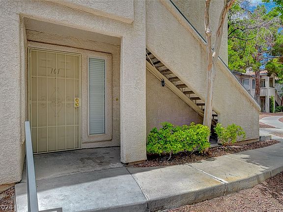 3rd image of 3190 Tarpon Dr Unit 101