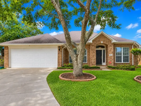 8823 Saratoga Dr, Sugar Land, TX 77479