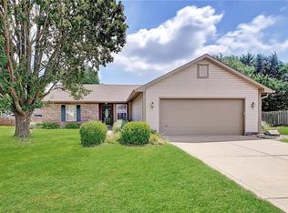 571 Hunting Creek Dr, Greenwood, IN