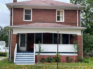 945 Hall Ave, Sharon, PA 16146