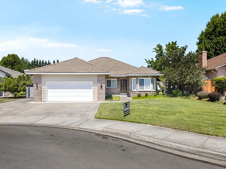2485 Greenfield Ct — Photo 2